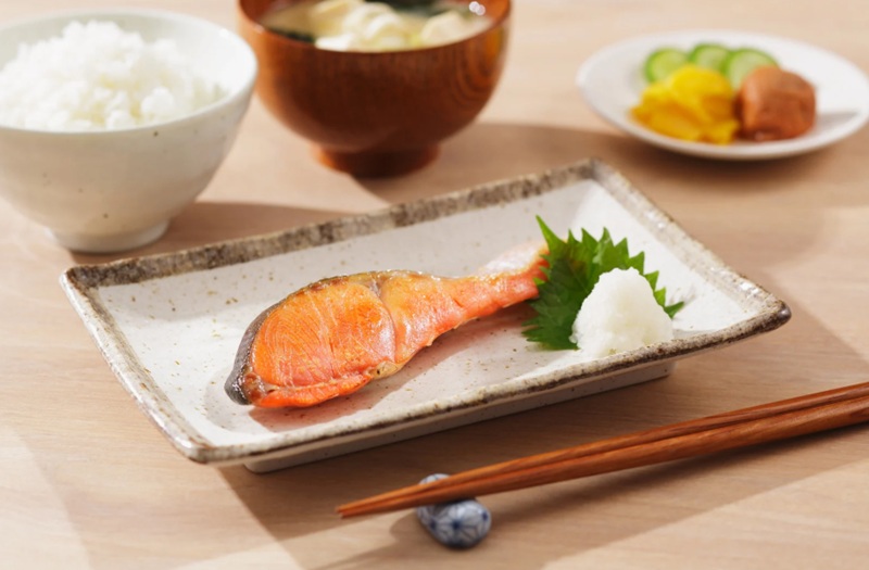 高齢者向け宅配弁当をイメージした和食の食事